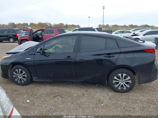 Toyota Prius Le Image 10